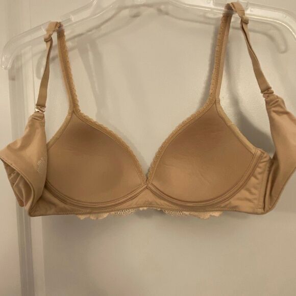 Victoria’s Secret bra, body by Victoria no wire size 34B - Picture 4 of 6